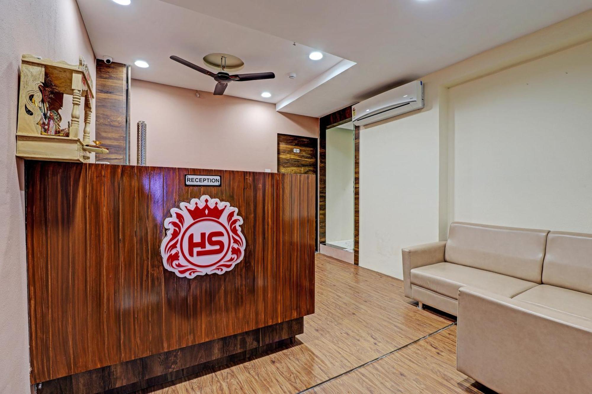 سورات Collection O Hotel Swarg المظهر الخارجي الصورة