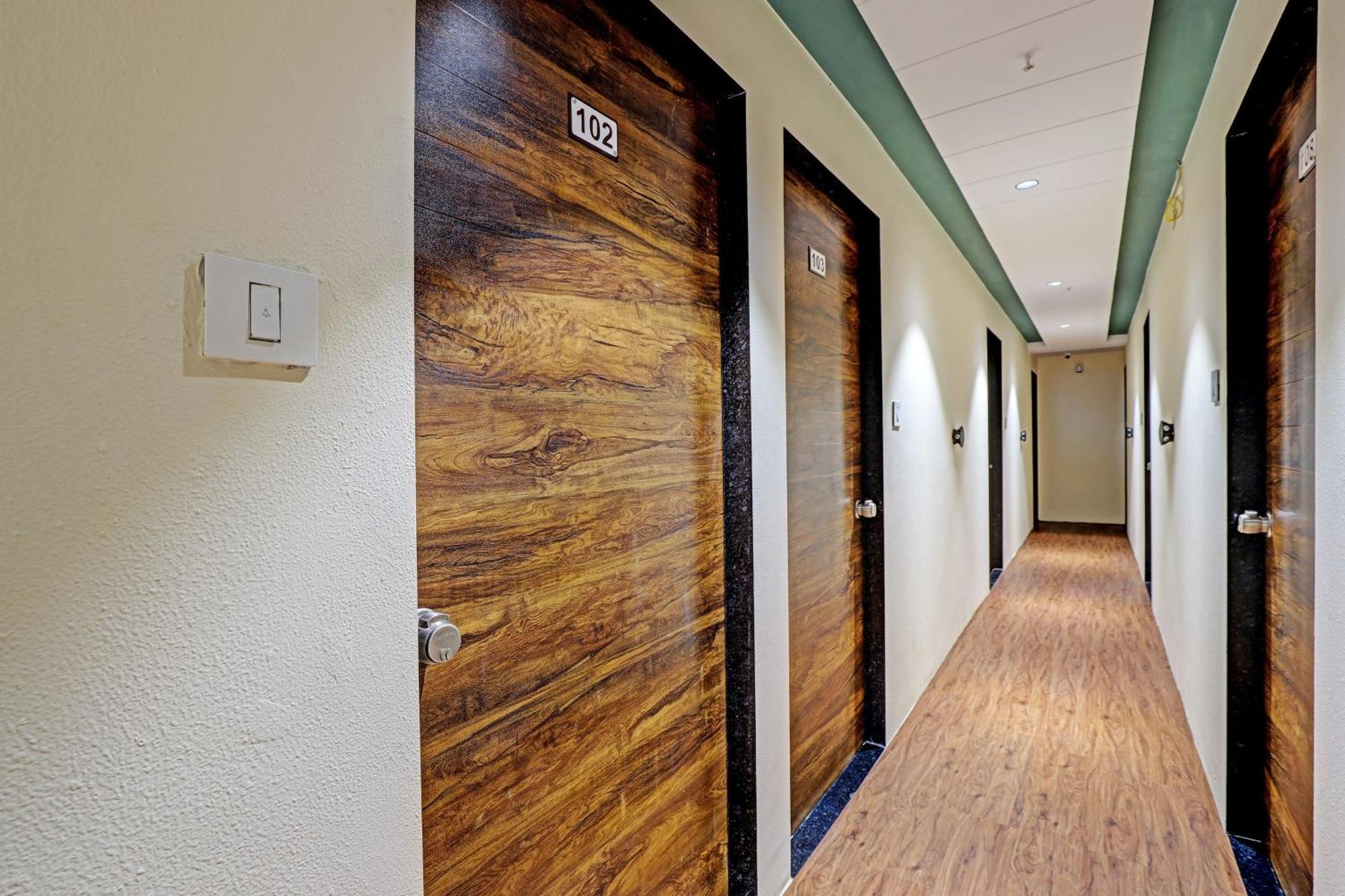 سورات Collection O Hotel Swarg المظهر الخارجي الصورة
