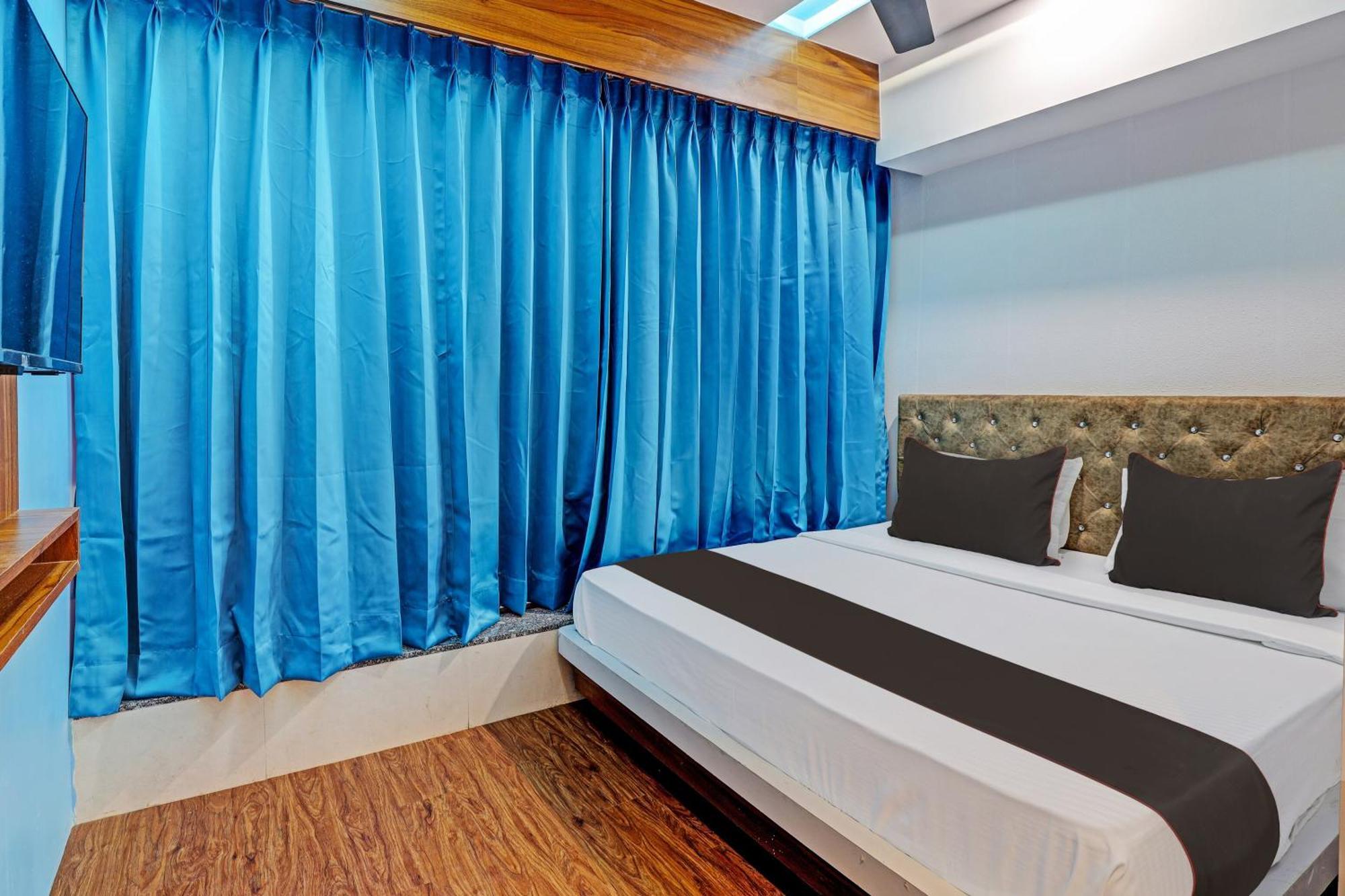 سورات Collection O Hotel Swarg المظهر الخارجي الصورة